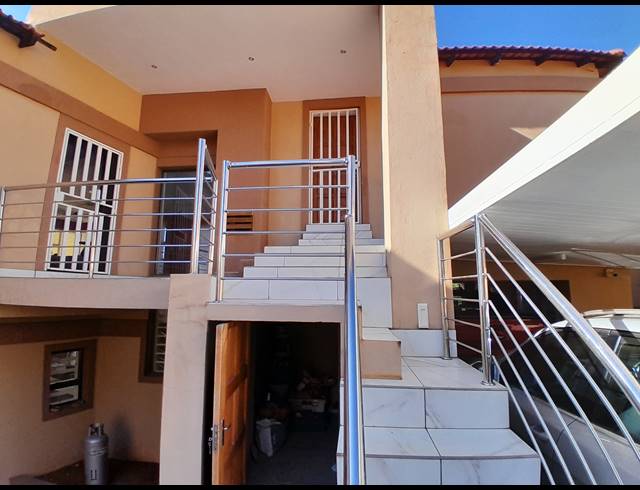 3 BEDROOM BED & BREAKFAST FOR SALE IN SAFARI GARDENS